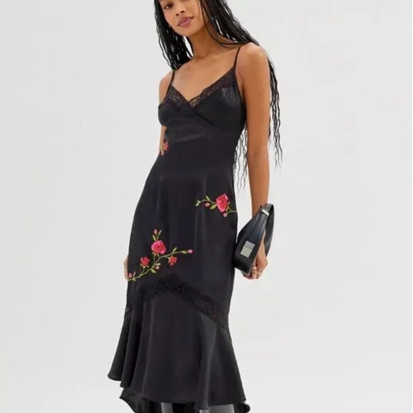 UO Avery Satin Floral Midi Dress - Picture 3 of 5